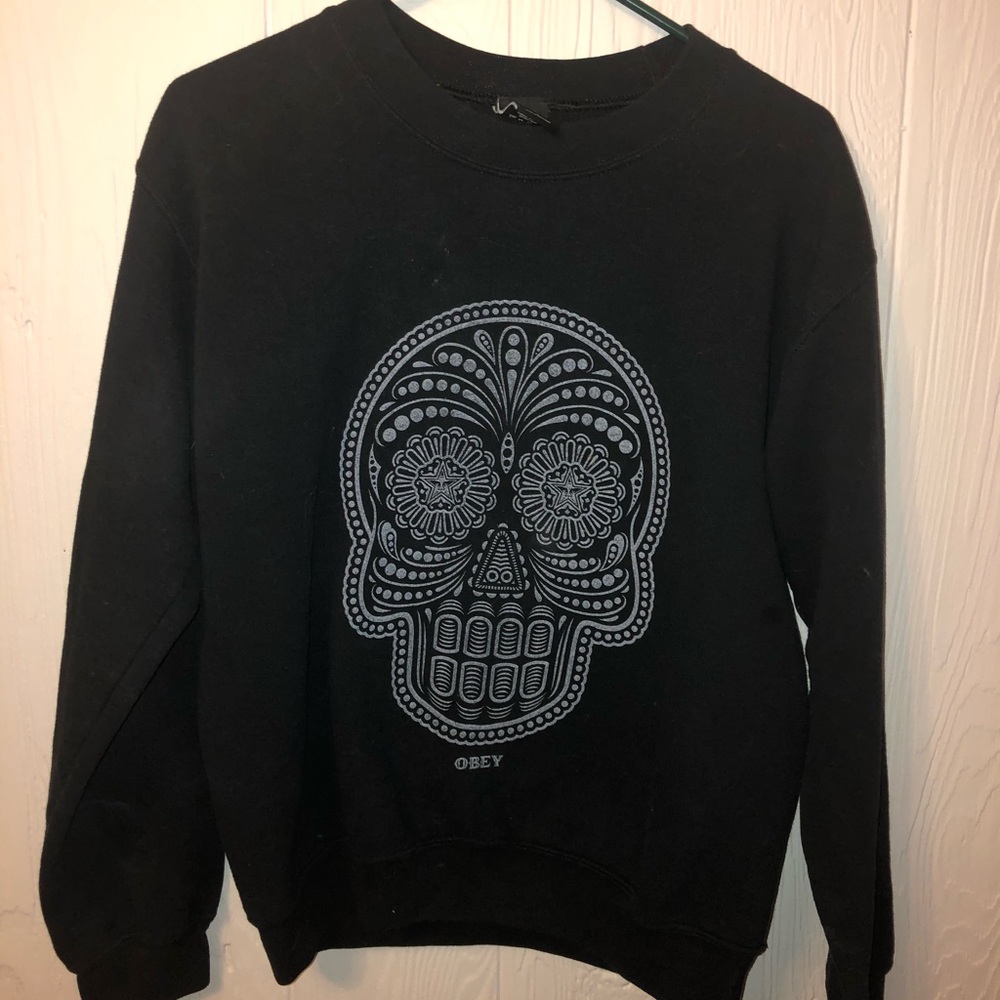 obey brand,black sweatshirt